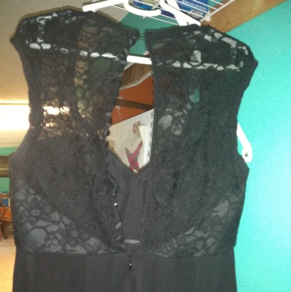 Dress - Picture 2 of 4